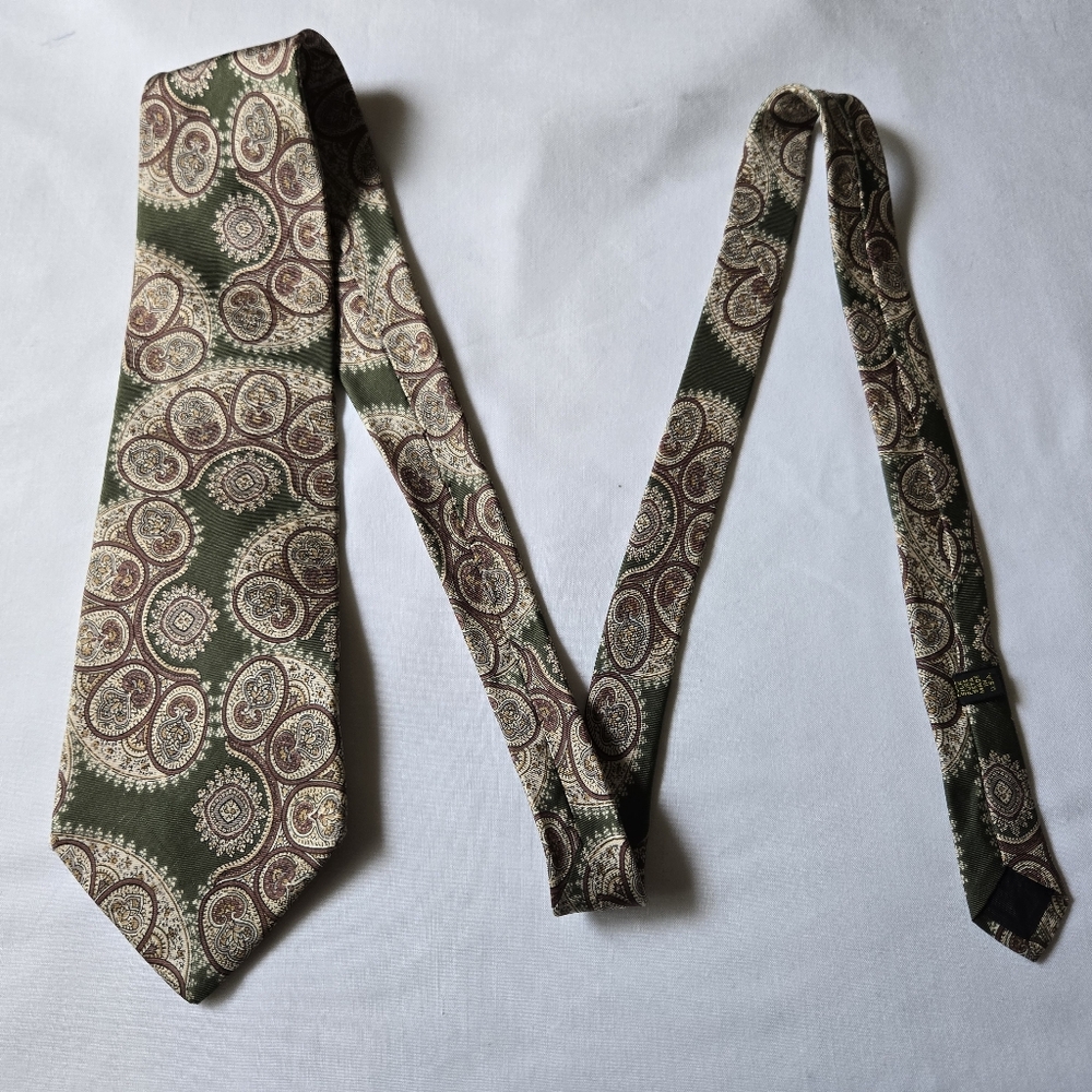 Mallory & Church Olive and Beige Paisley Men's Tie